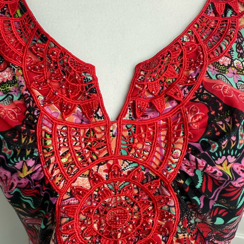 Covington Women's Top with Red and Multicolor Design size L